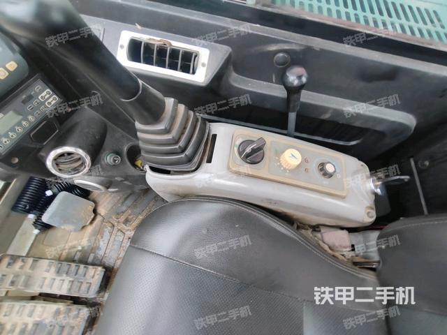 座椅右侧控制台/钥匙门/油门/含右手柄（驾驶室部分）