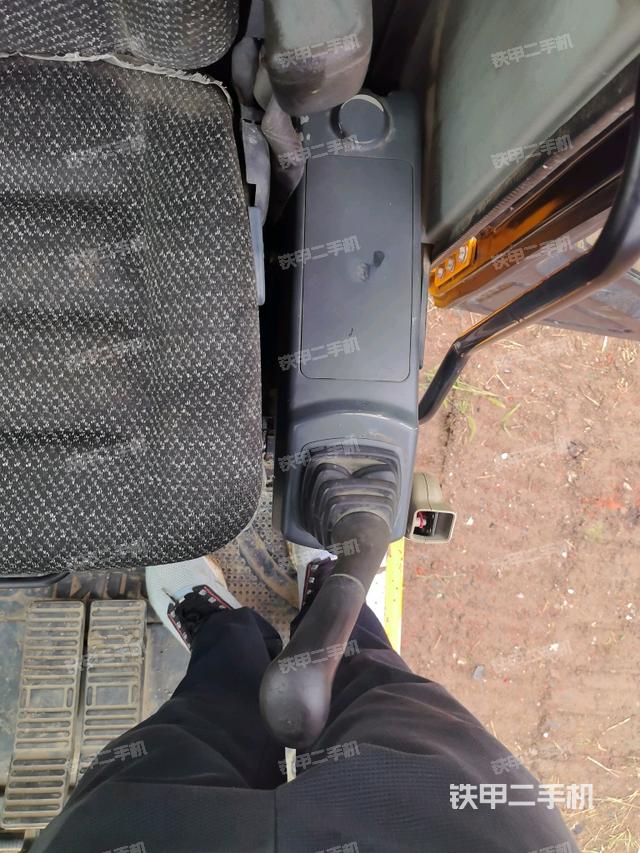 座椅左側(cè)控制臺/音響/含左手柄（駕駛室部分）