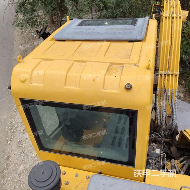 驾驶室顶部（整机外观）