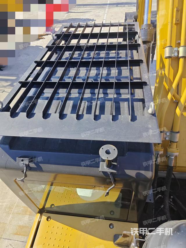 驾驶室顶部（整机外观）