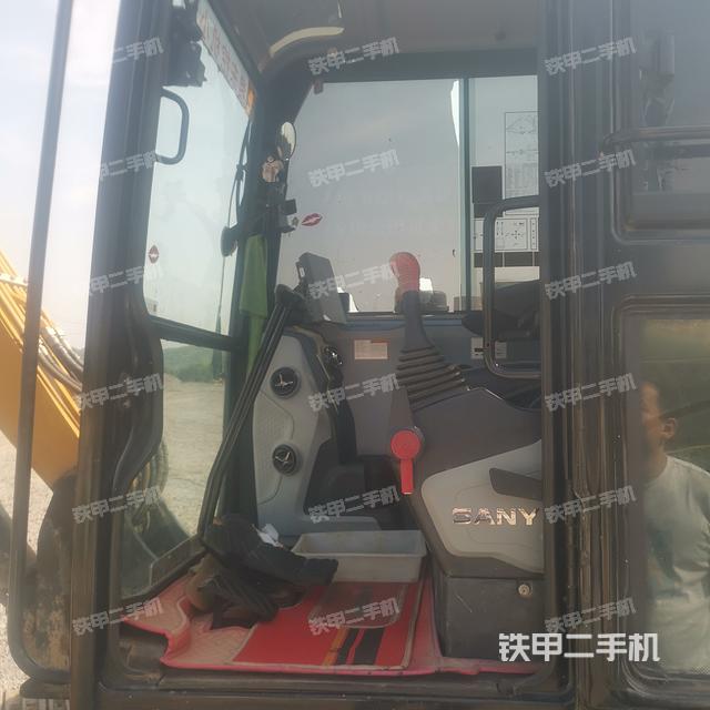 驾驶室整体（整机外观）