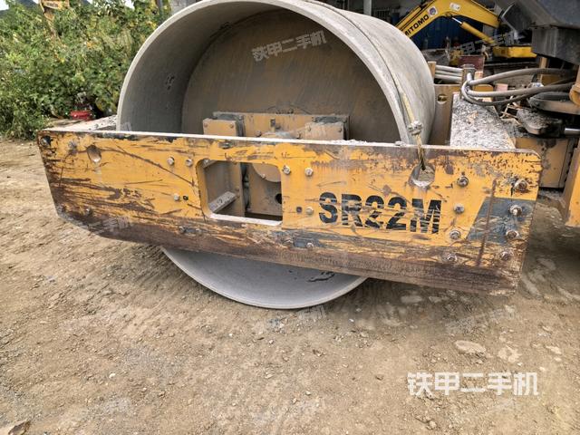 前车架正右侧（压路机前后车架）