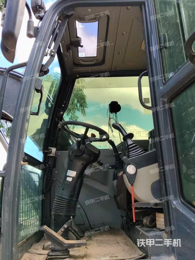 驾驶室整体（整机外观）