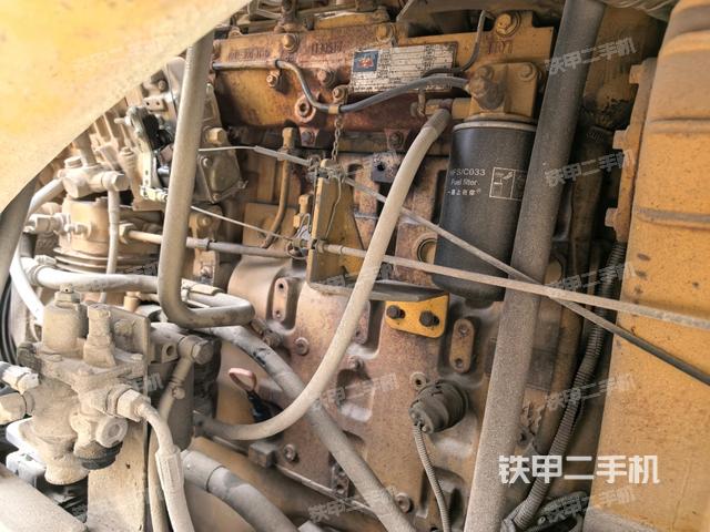 发动机左侧全景（压路机发动机舱）