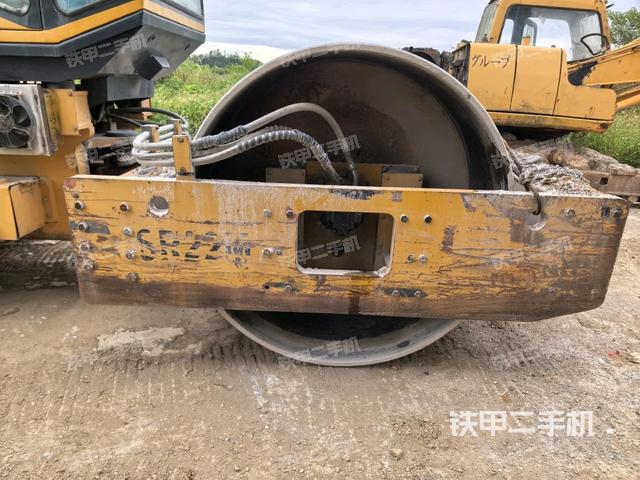 前车架正左侧（压路机前后车架）