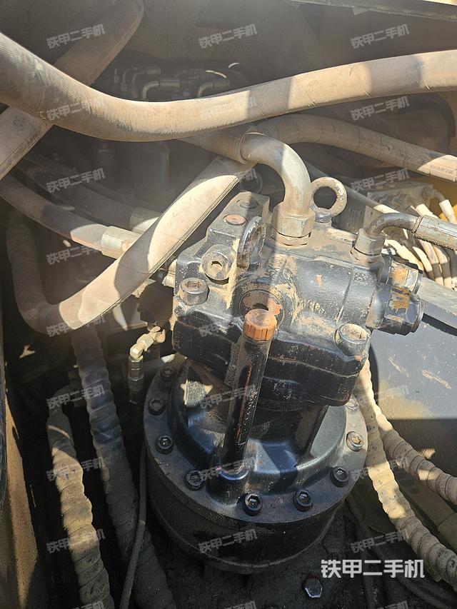 回转马达和主控阀（整机外观）