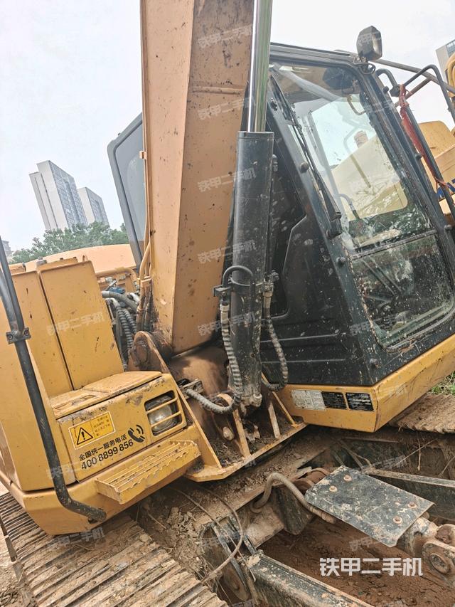 轉(zhuǎn)盤和下車架正前（工作和回轉(zhuǎn)裝置）