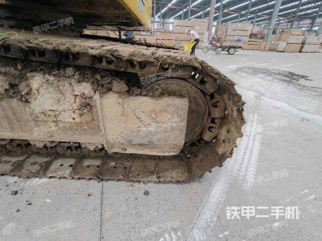 左驅(qū)動輪（行走機(jī)構(gòu)）