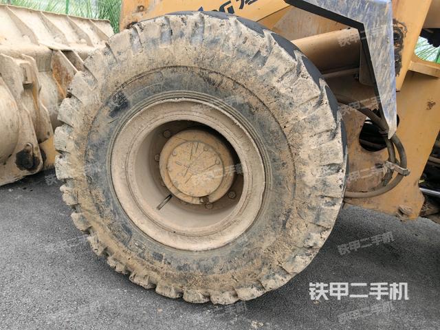 右前輪（行走機(jī)構(gòu)）