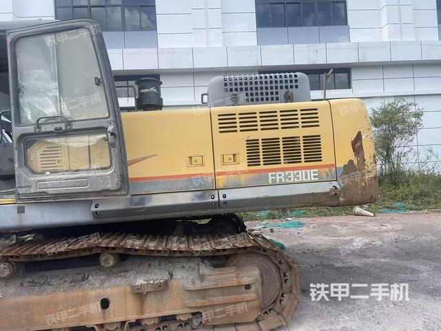 驾驶室顶部（整机外观）