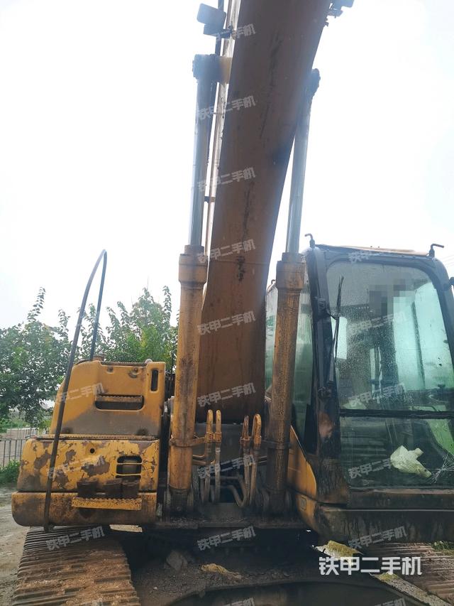 大臂油缸整体 竖拍（工作和回转装置）