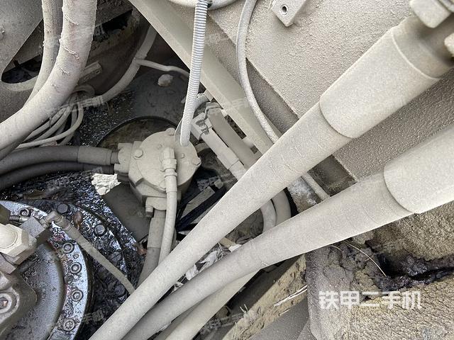 中央回轉接頭特寫（上車部件）