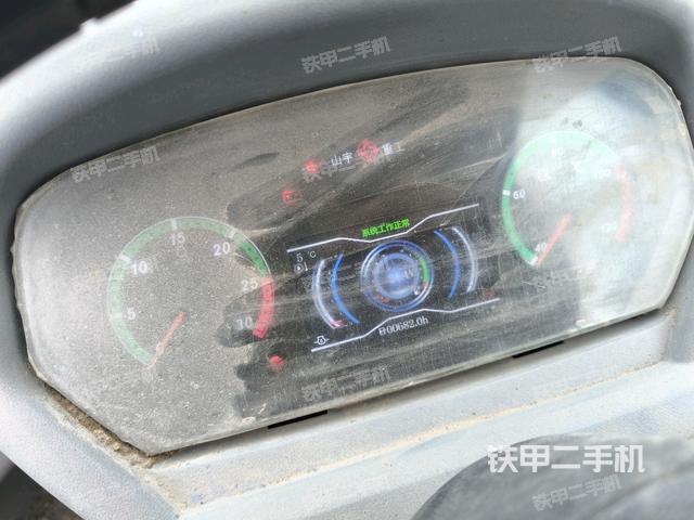 駕駛室內(nèi)部（駕駛室部分）