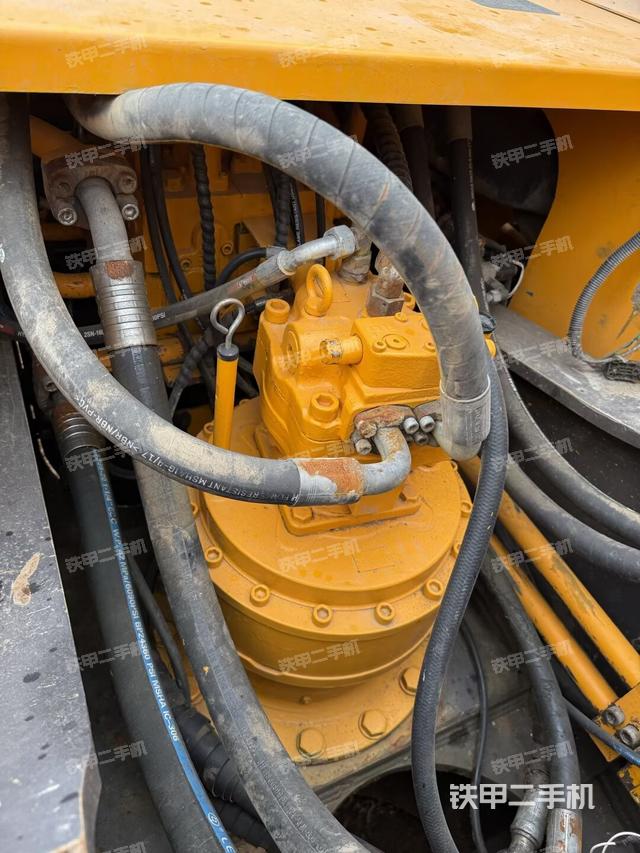 回转马达和主控阀（整机外观）