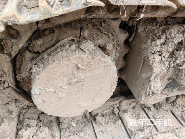 右驅(qū)動輪（行走機構(gòu)）