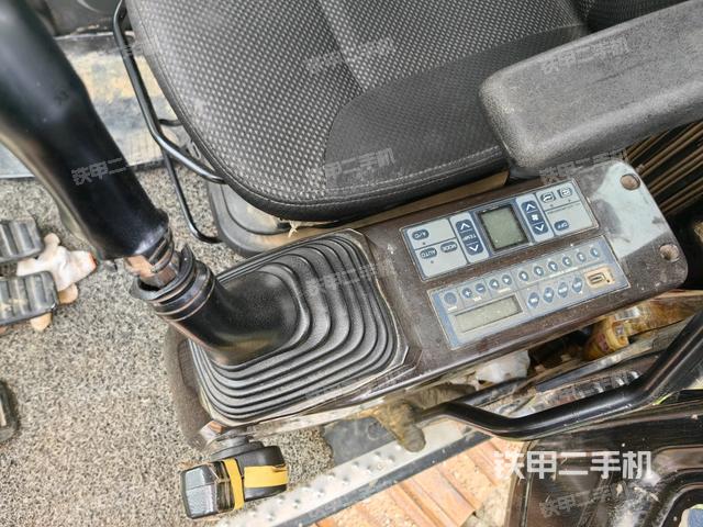 座椅右侧控制台/钥匙门/油门/含右手柄（驾驶室部分）