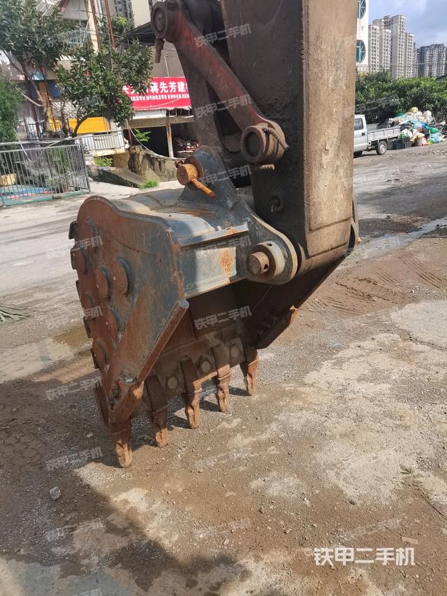 铲斗右后整体（工作和回转装置）