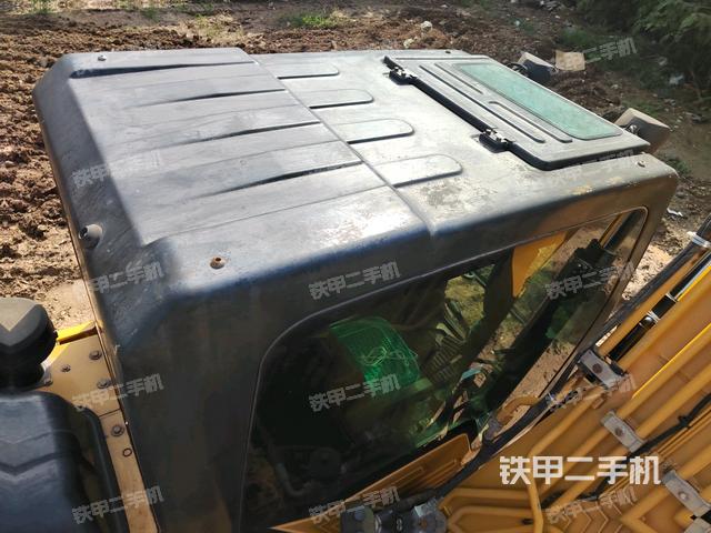 驾驶室顶部（整机外观）