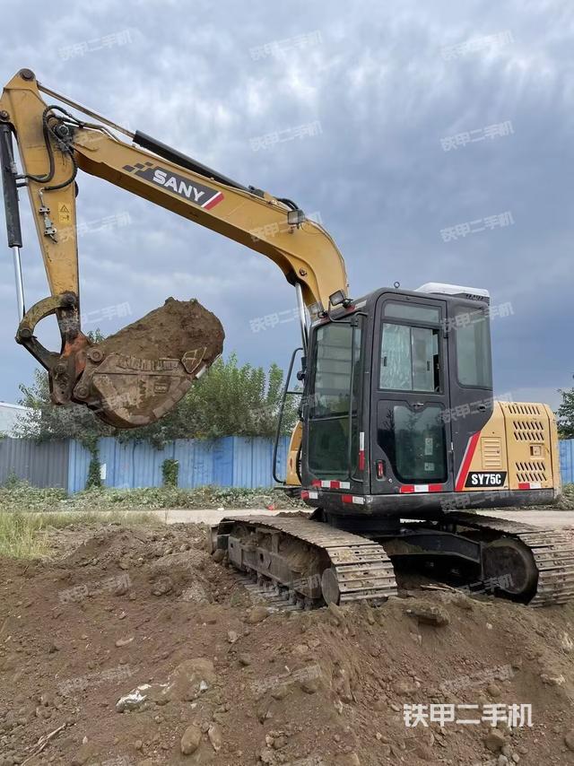 驾驶室顶部（整机外观）