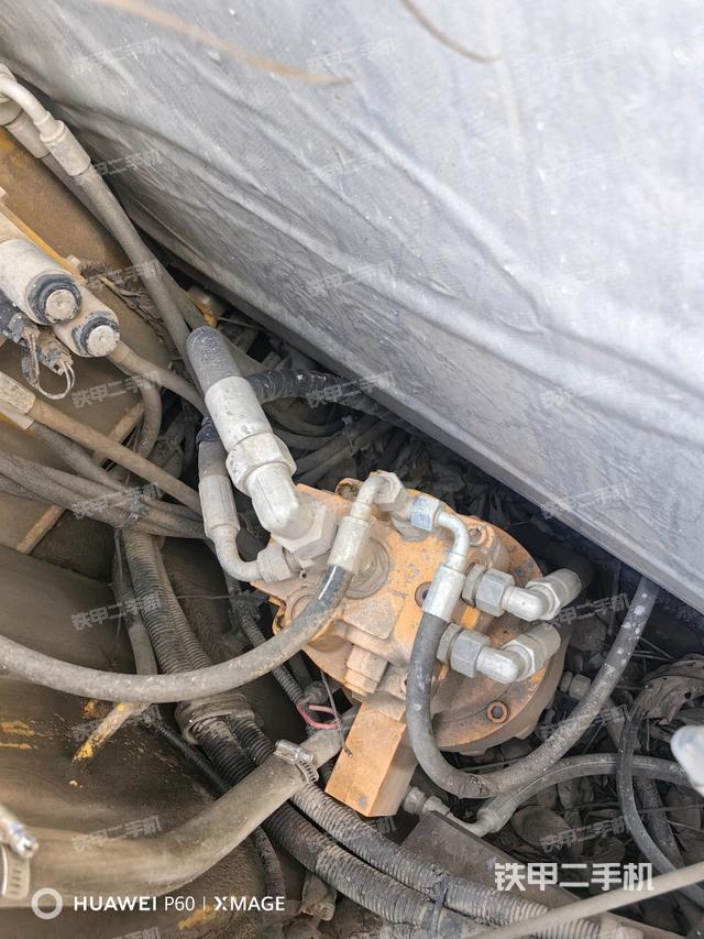 液壓泵艙室正面整體（整機外觀）