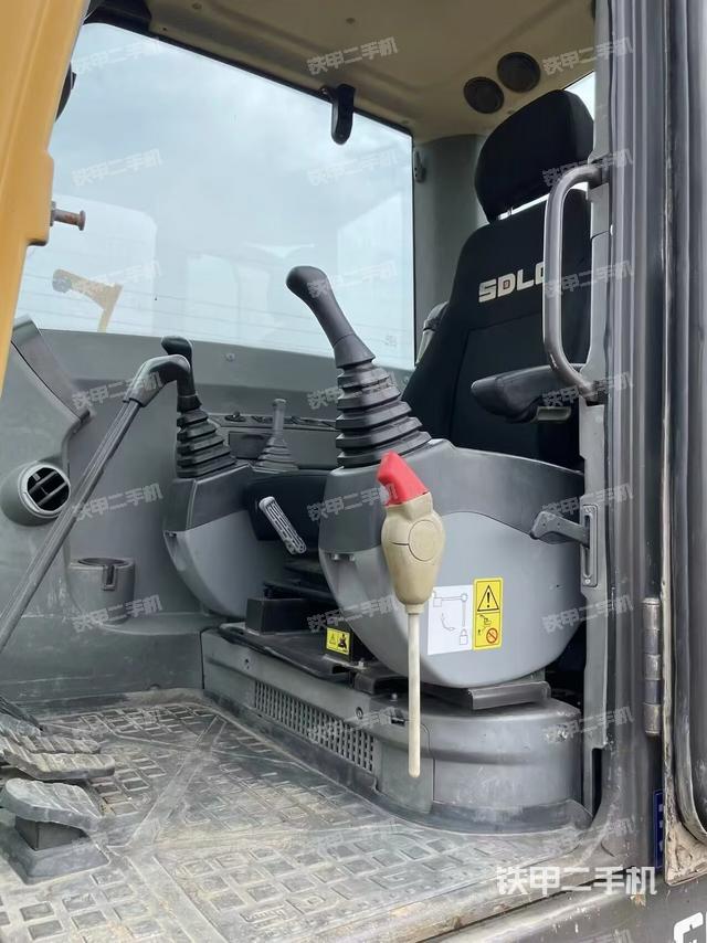 驾驶室整体（整机外观）