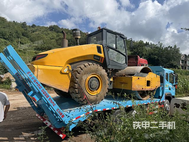 整机右侧（设备外观及核心部件）