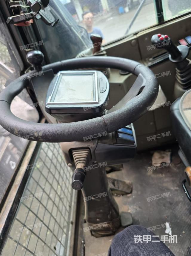 駕駛室整體（整機(jī)外觀）