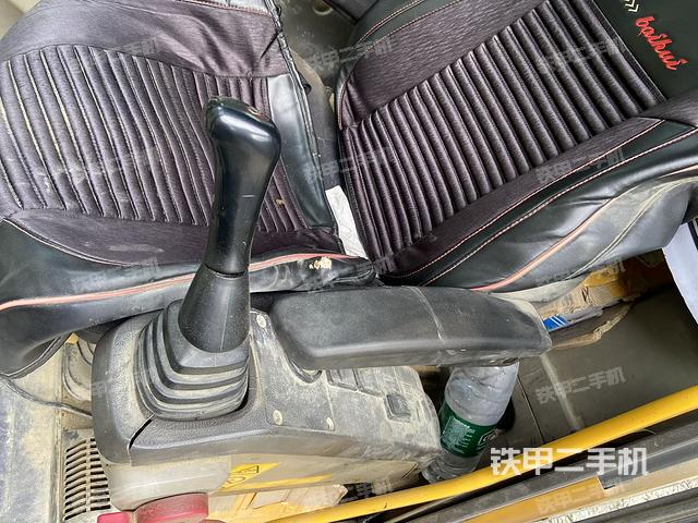 座椅左側控制臺/音響/含左手柄（駕駛室部分）