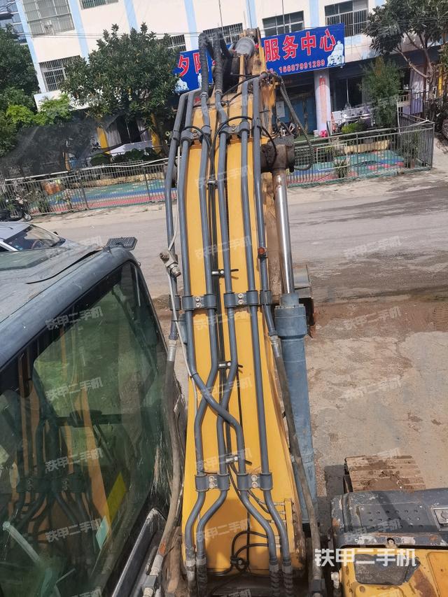 大臂背部俯视（工作和回转装置）