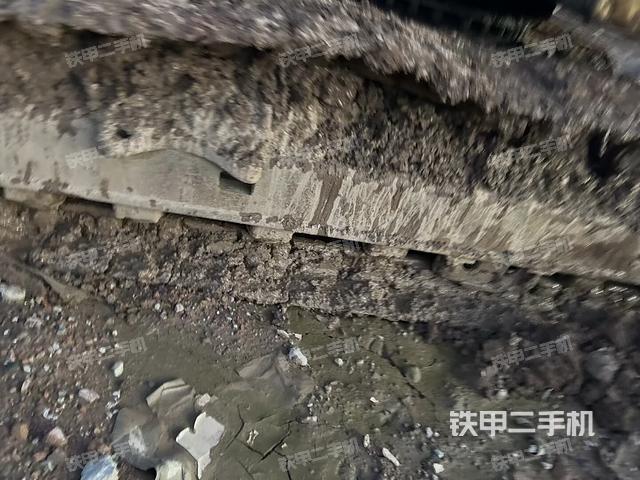 左驅(qū)動輪（行走機(jī)構(gòu)）