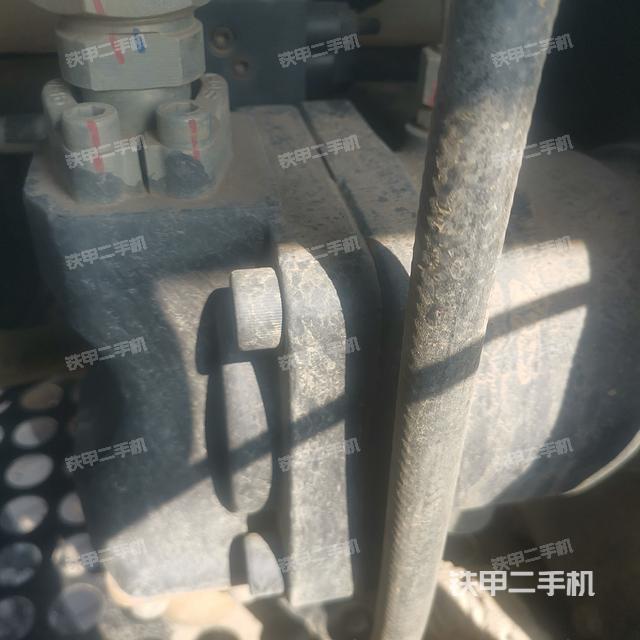 液压泵舱室正面整体（整机外观）
