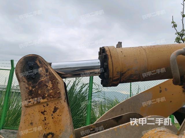 鏟斗油缸側(cè)面（工作裝置）