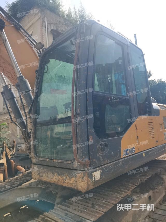 驾驶室左前45度（驾驶室部分）