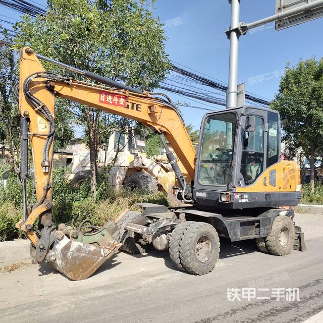 驾驶室整体（整机外观）