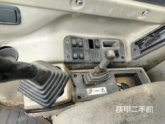 座椅左側(cè)控制臺/音響/含左手柄（駕駛室部分）