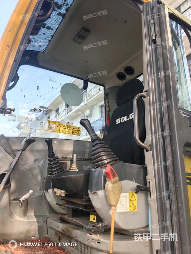 駕駛室整體（整機外觀）