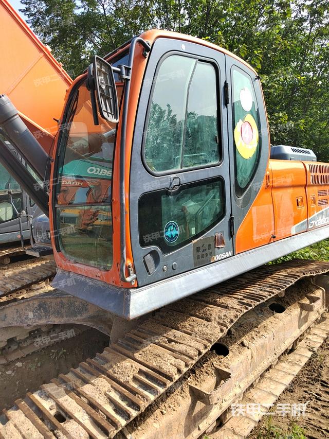 駕駛室整體（整機外觀）