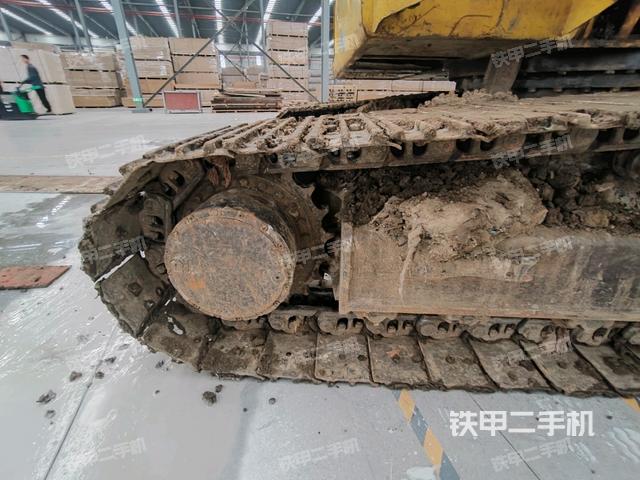 右驅(qū)動輪（行走機(jī)構(gòu)）