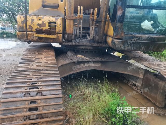 转盘和下车架正前（工作和回转装置）