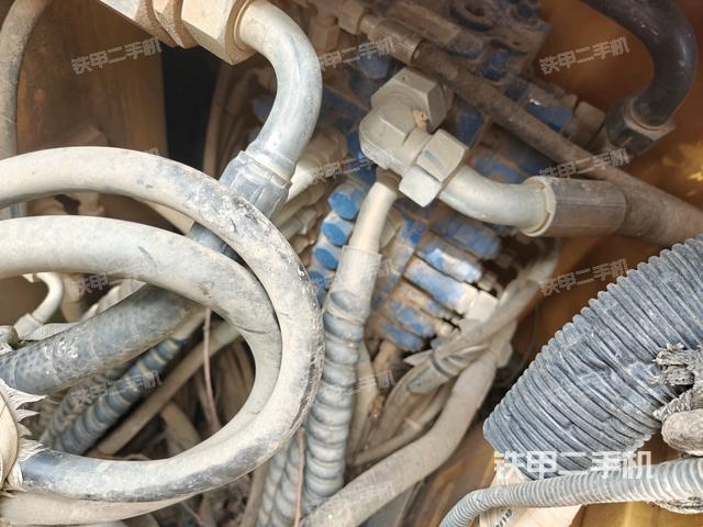 回转马达和主控阀（整机外观）