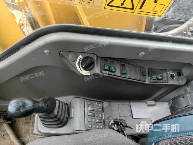 座椅左側(cè)控制臺/音響/含左手柄（駕駛室部分）