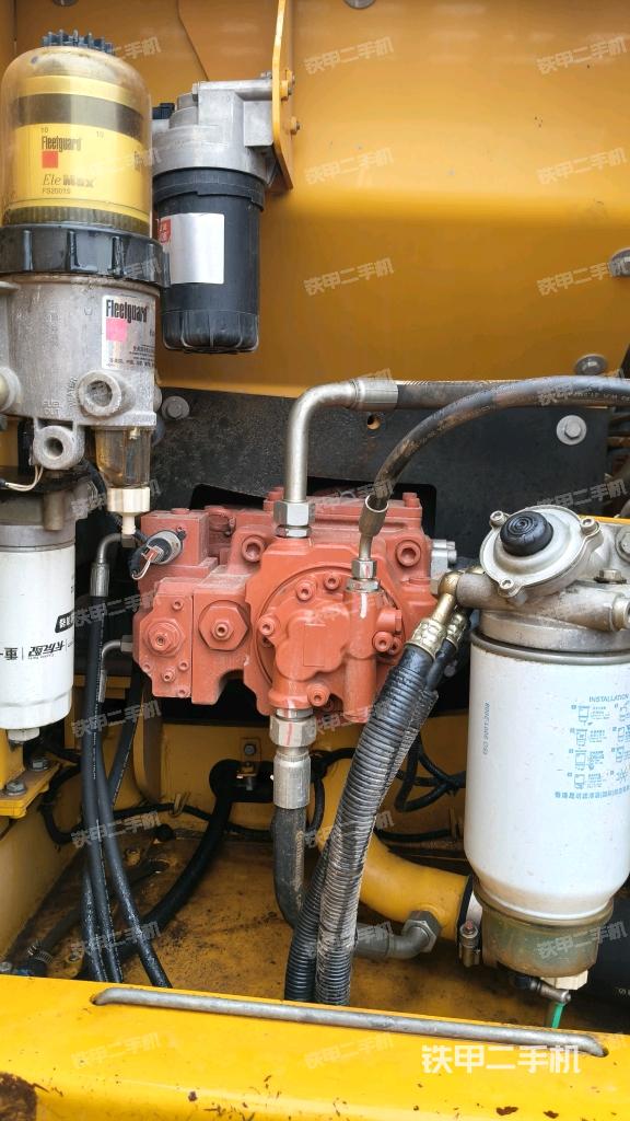 液壓泵艙室正面整體（整機(jī)外觀）