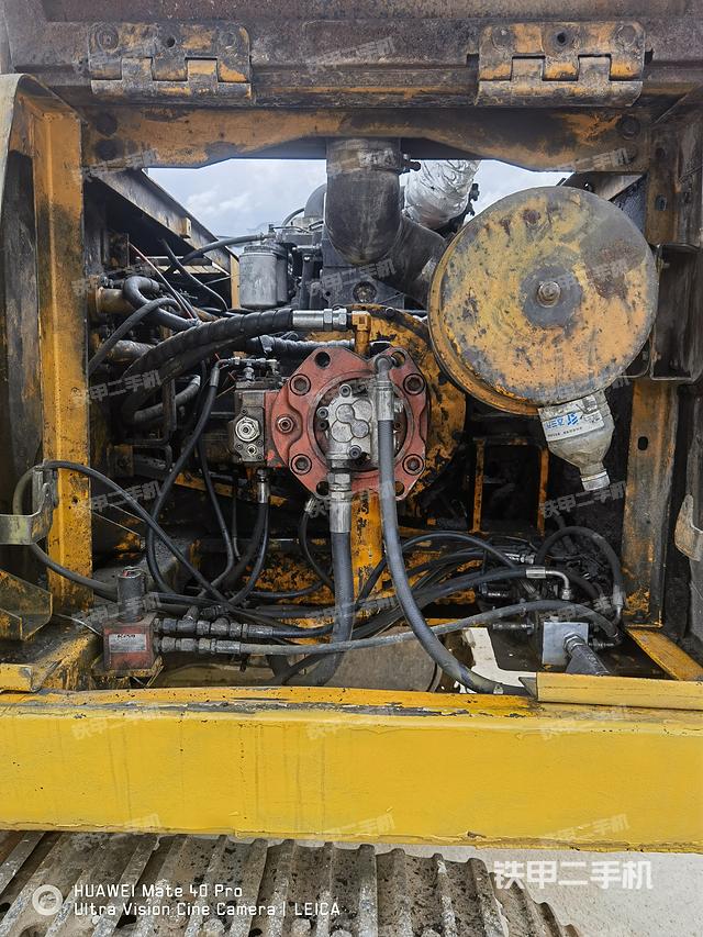 液壓泵艙室正面整體(整機外觀) 液壓泵艙室正面整體(整機外觀)
