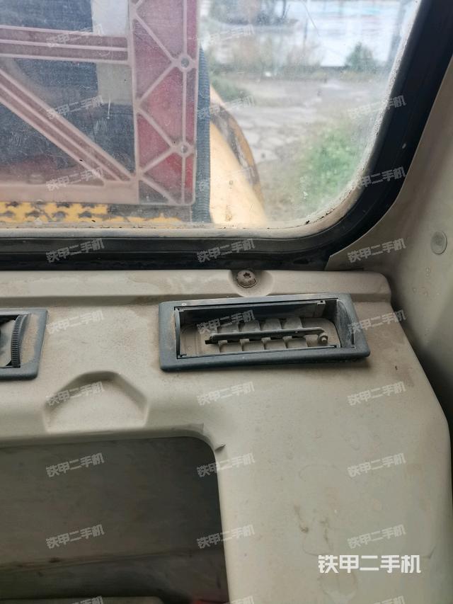 后窗玻璃角标（驾驶室部分）