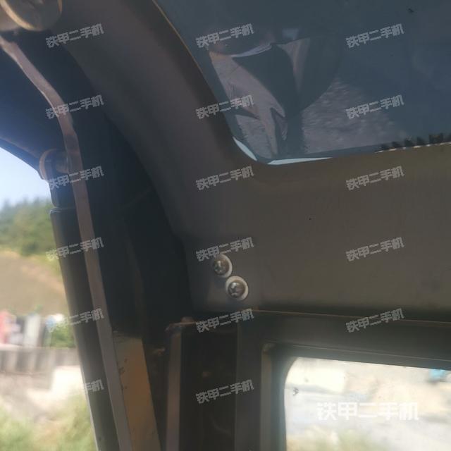 驾驶室顶部（整机外观）