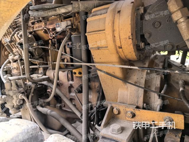 发动机舱全景（压路机发动机舱）