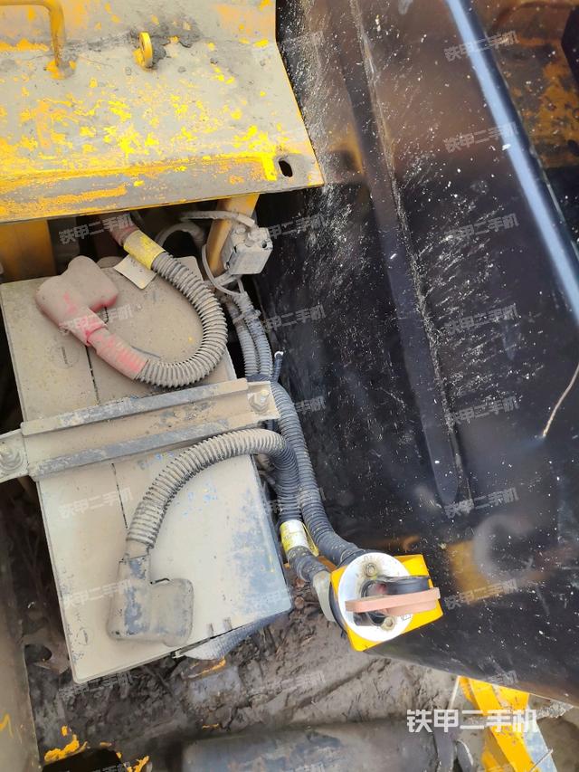 電瓶（大件艙室）