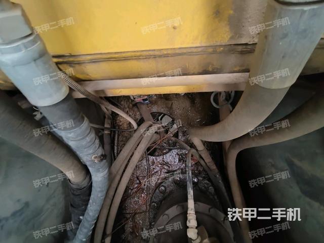 中央回轉(zhuǎn)接頭特寫（上車部件）