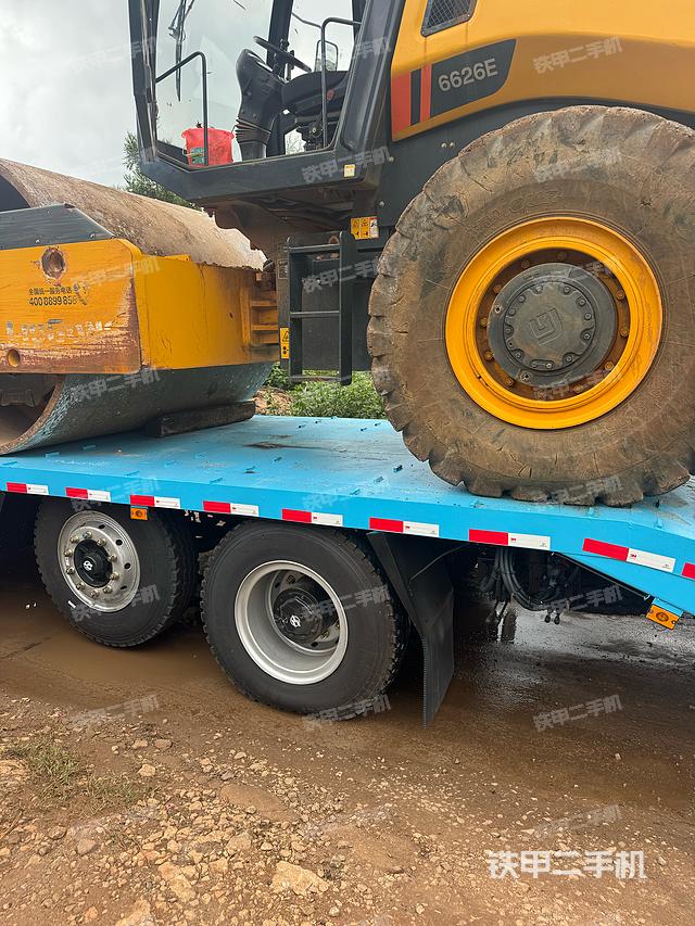 整机左侧（设备外观及核心部件）