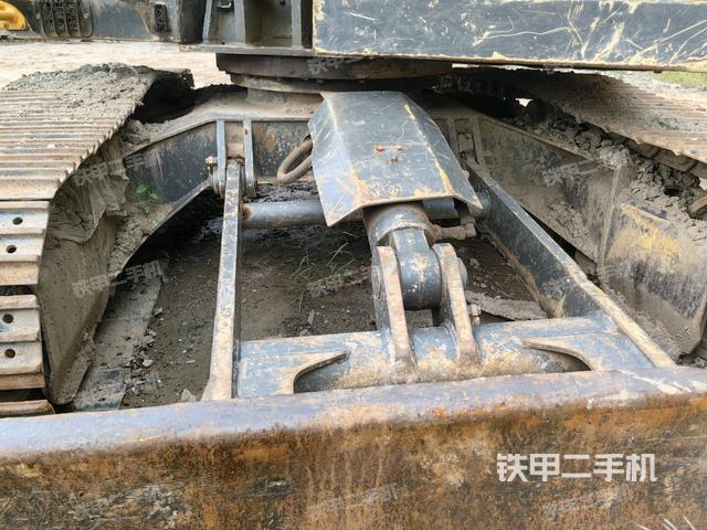 轉(zhuǎn)盤和下車架正前（工作和回轉(zhuǎn)裝置）